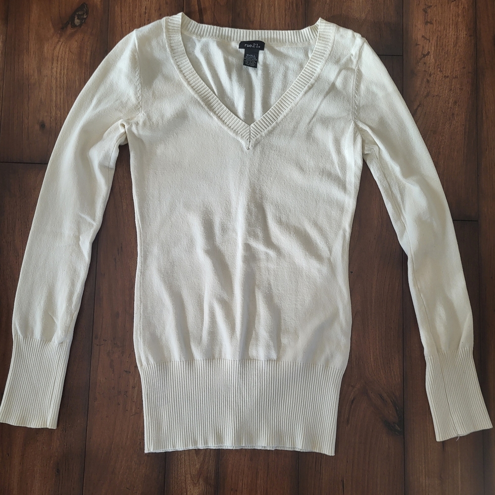 Rue21 Women's Ivory V-Neck Sweater